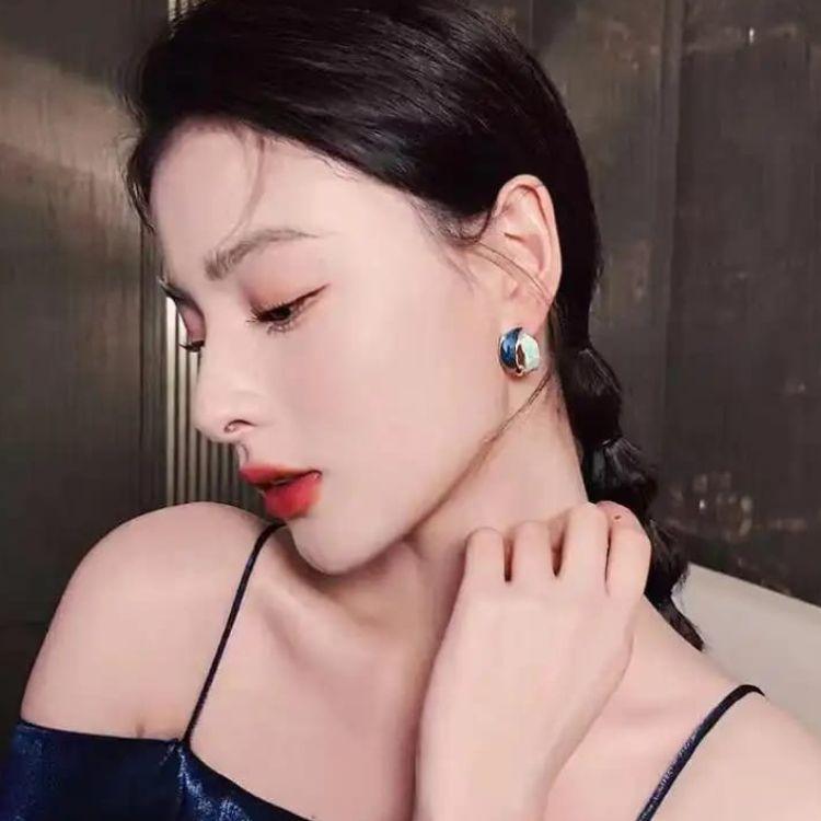 Regal Stud Earring