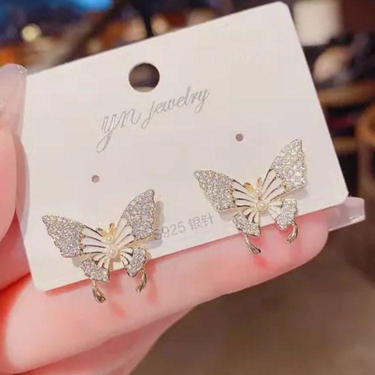 Dazzle Kiss Butterfly Earring