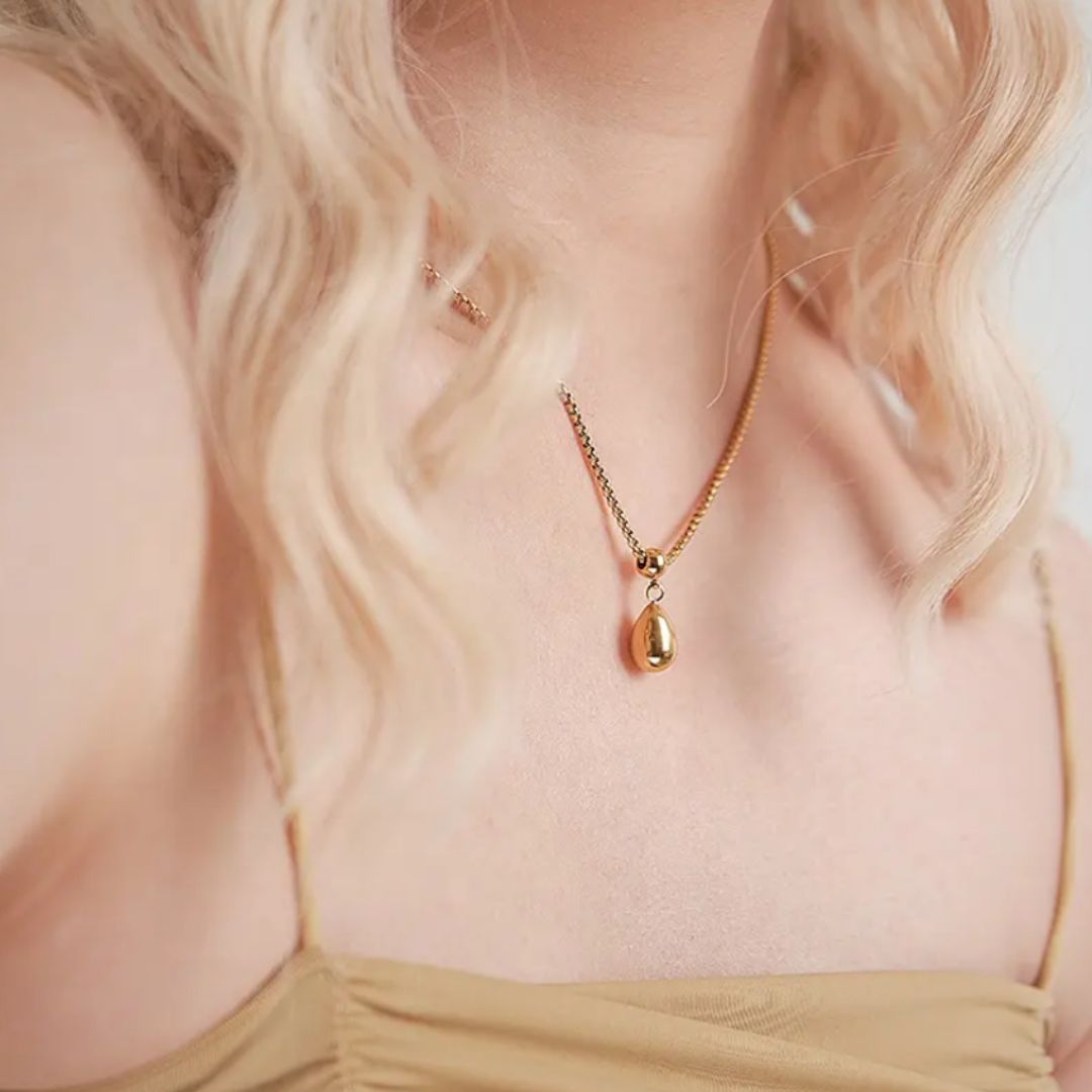 Minimalist Teardrop Necklace