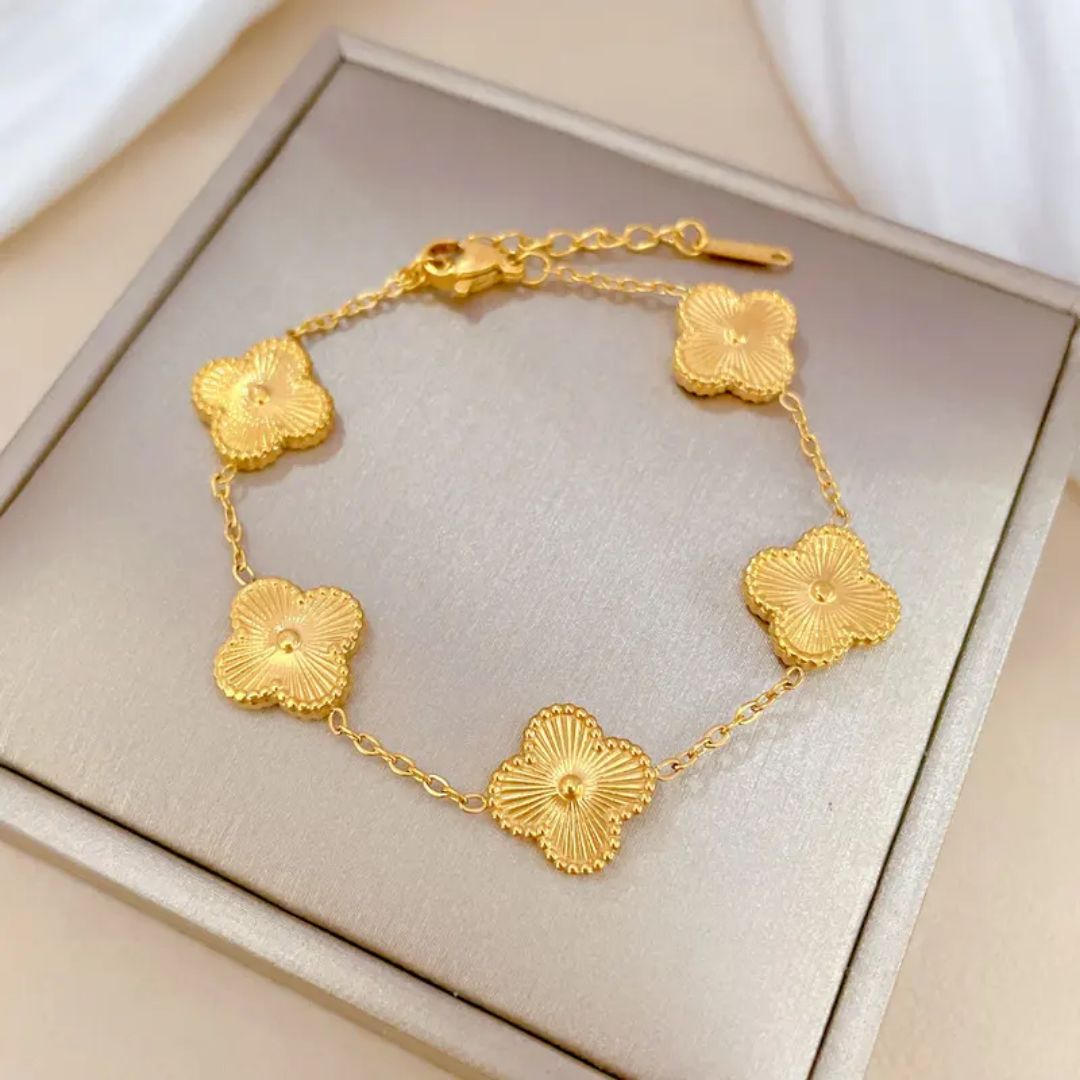 Golden Clover Neckpiece Set