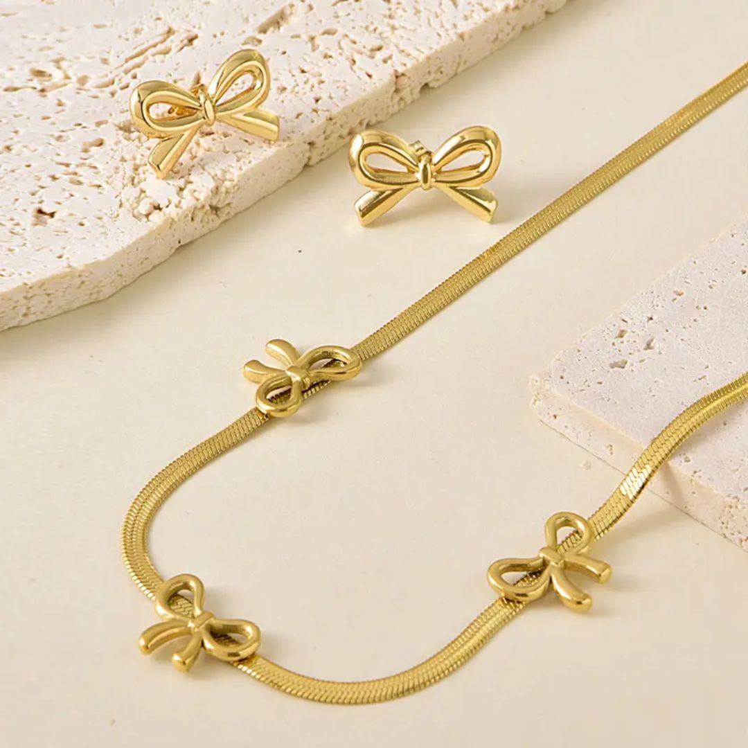 Bowtiful Charm Necklace Set