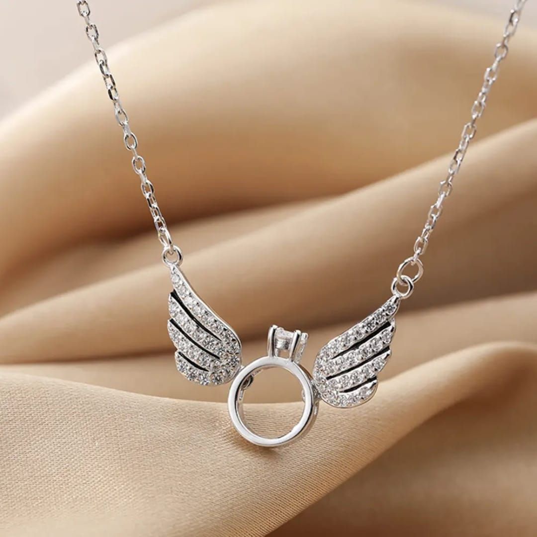 Fly High Heart Neckpiece