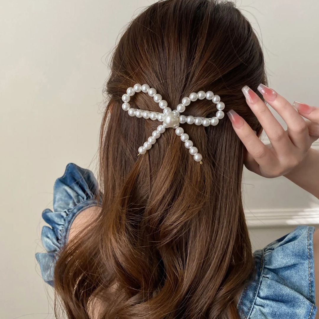Bow-tiful Pearl Clip