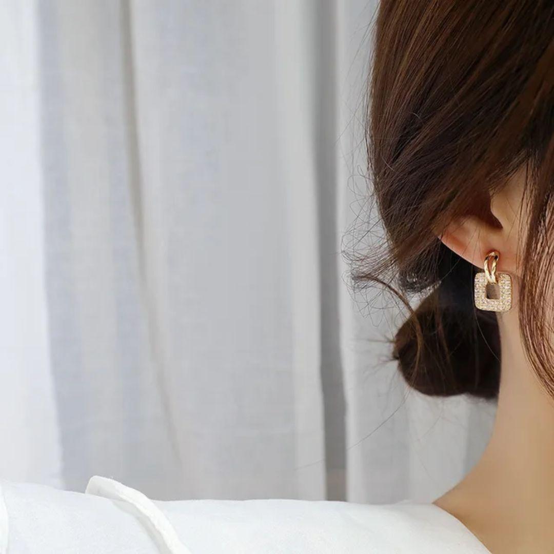 Dazzle Star Minimal Earring