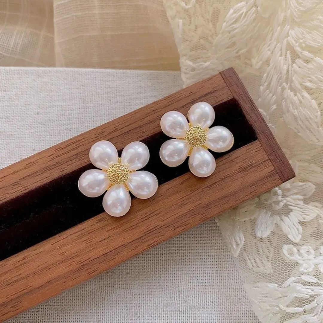 Daisy Pearl Studs Earring