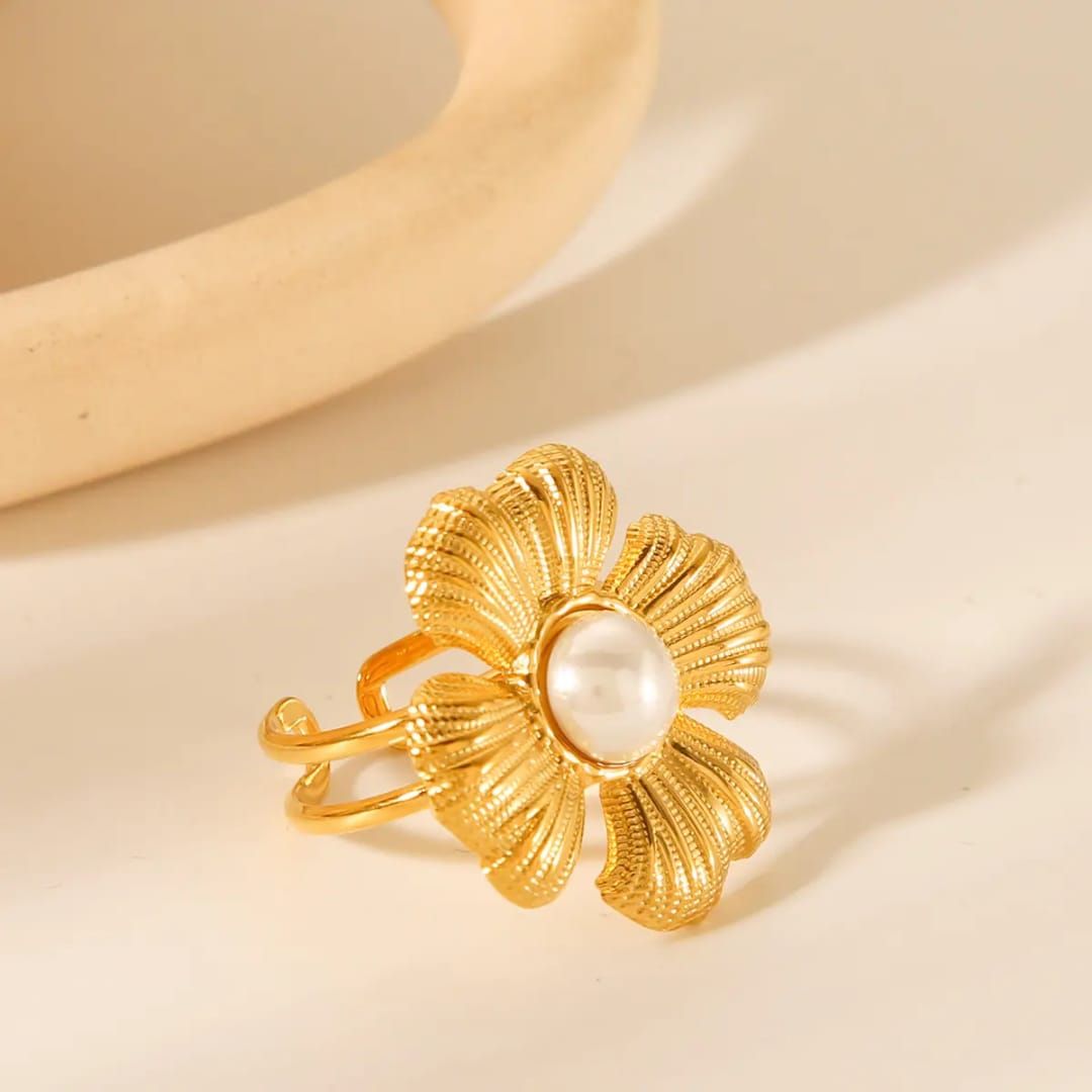 Golden Flower Pearl Ring
