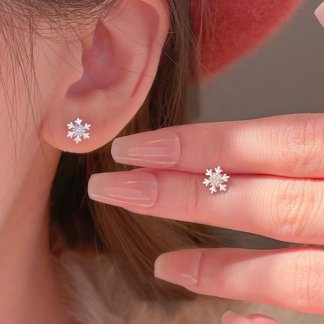 Mini Snowflake Stud Earring