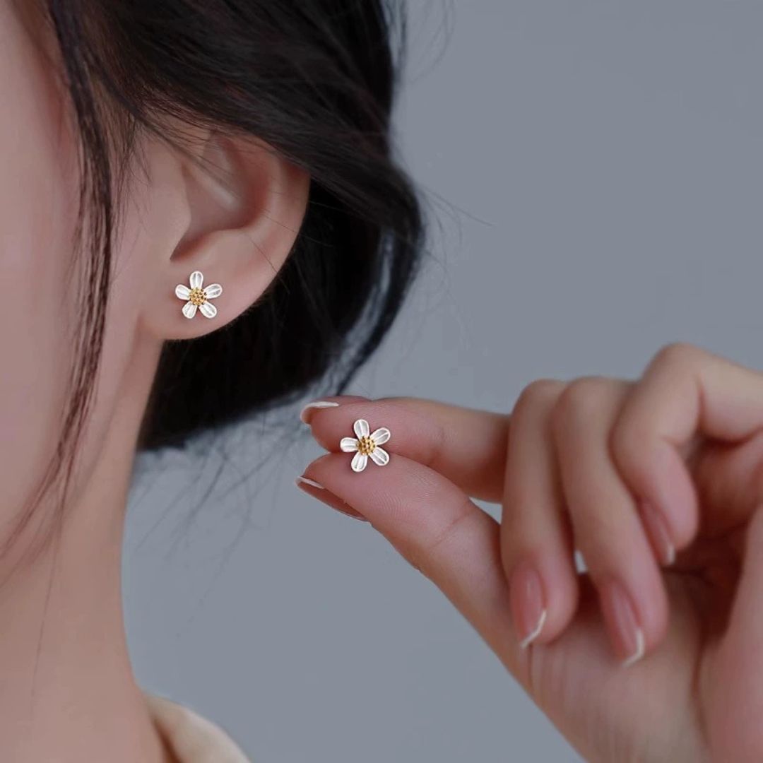Mini Daisy Stud Earring