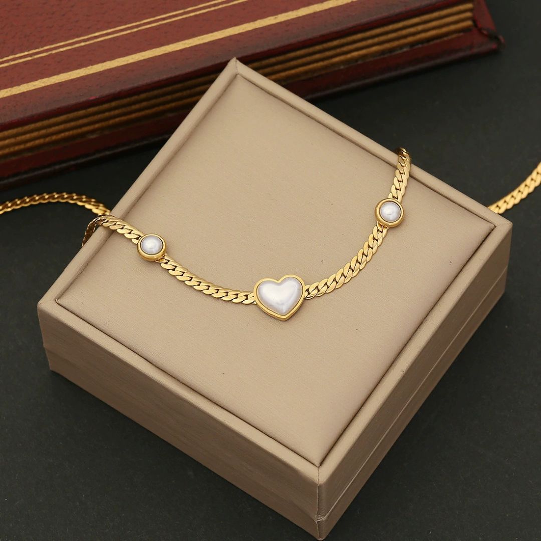 Aurelia Pearl Heart Neckalce