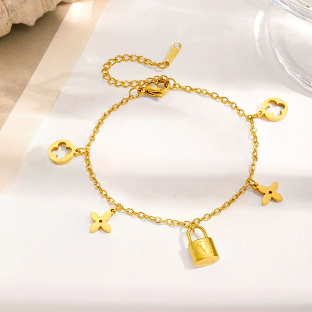 Aurelia Clover Charm Chain Necklace