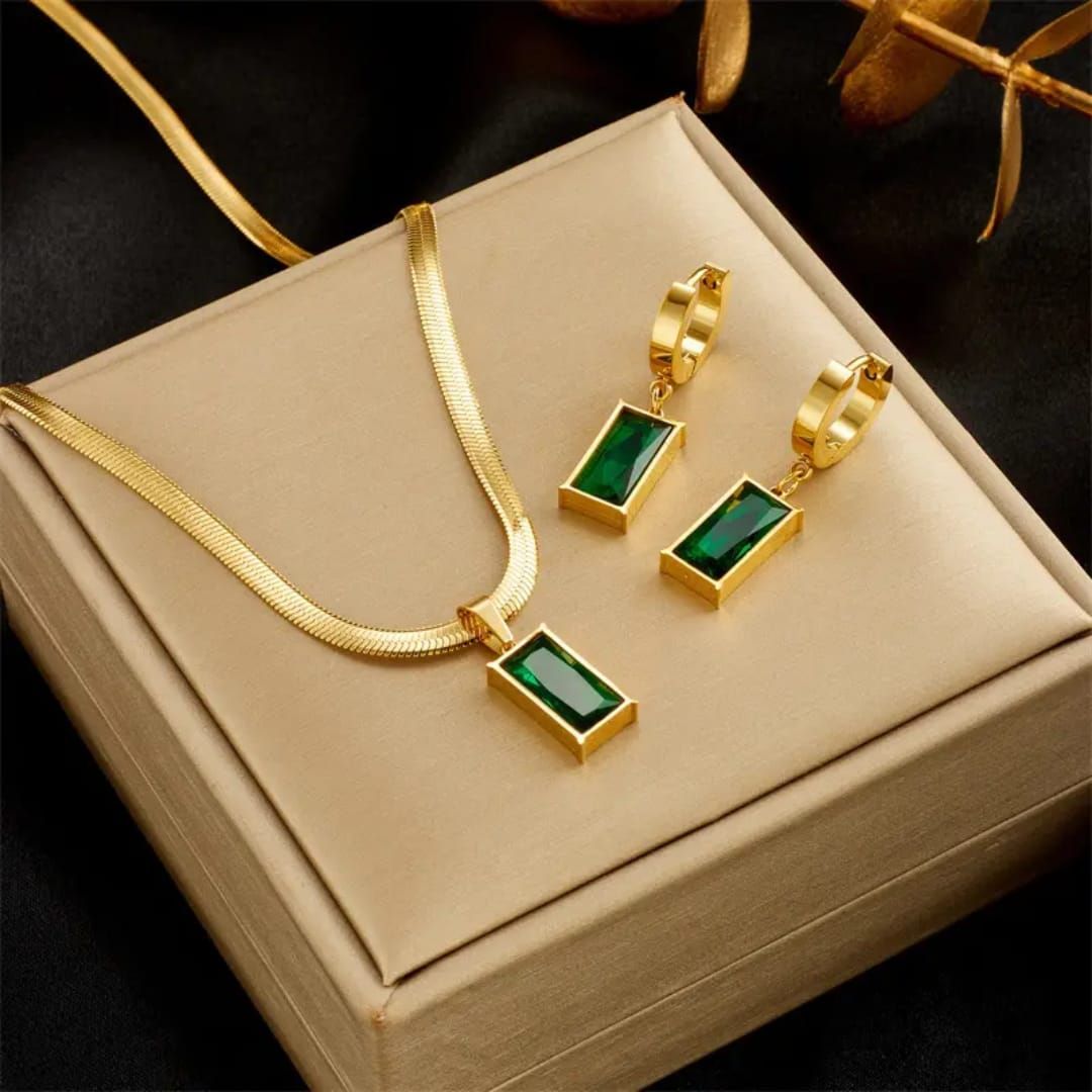 Emerald Majesty Necklace Set