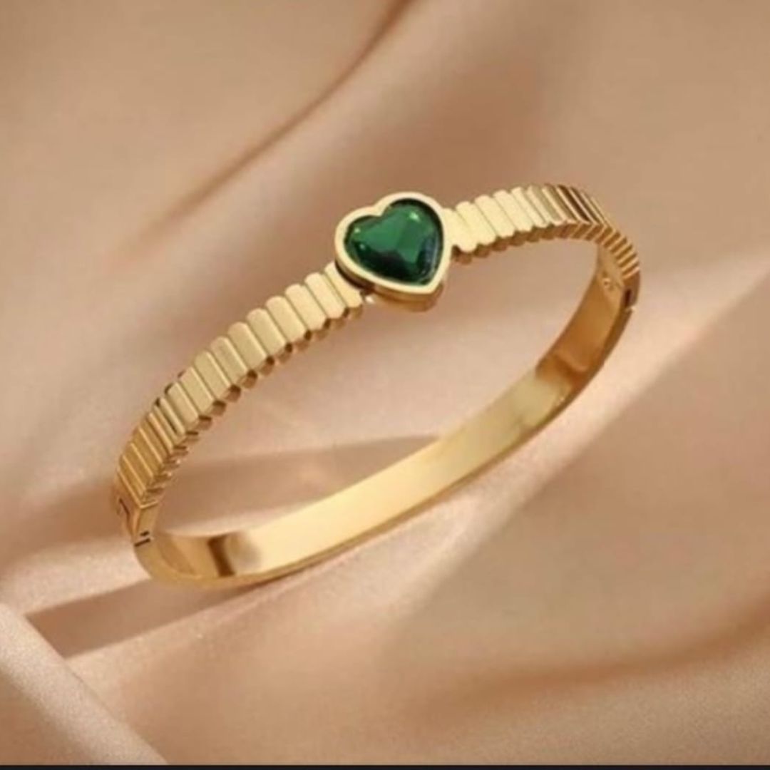 Green Heart Swirl Bracelet