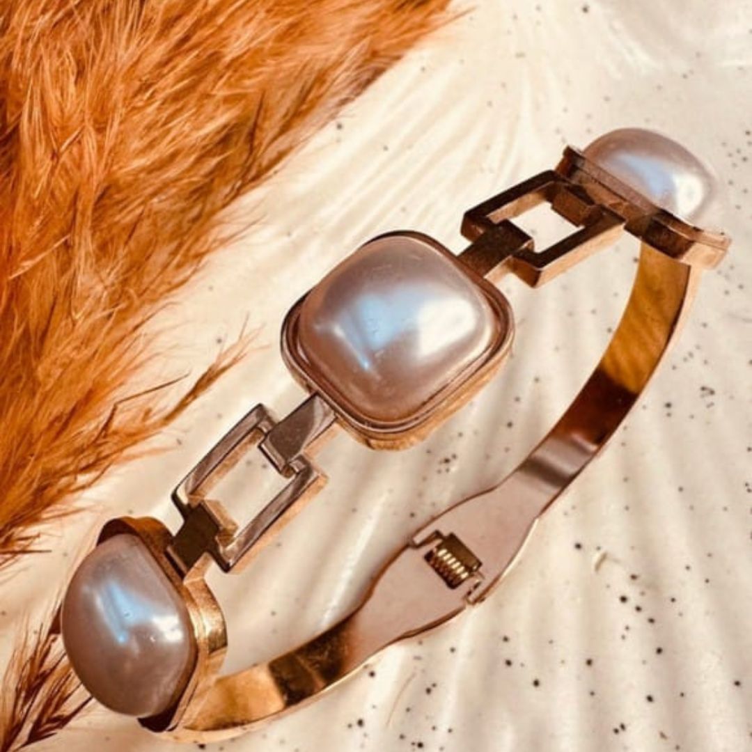 Majestic Pearl & Gold Bangle