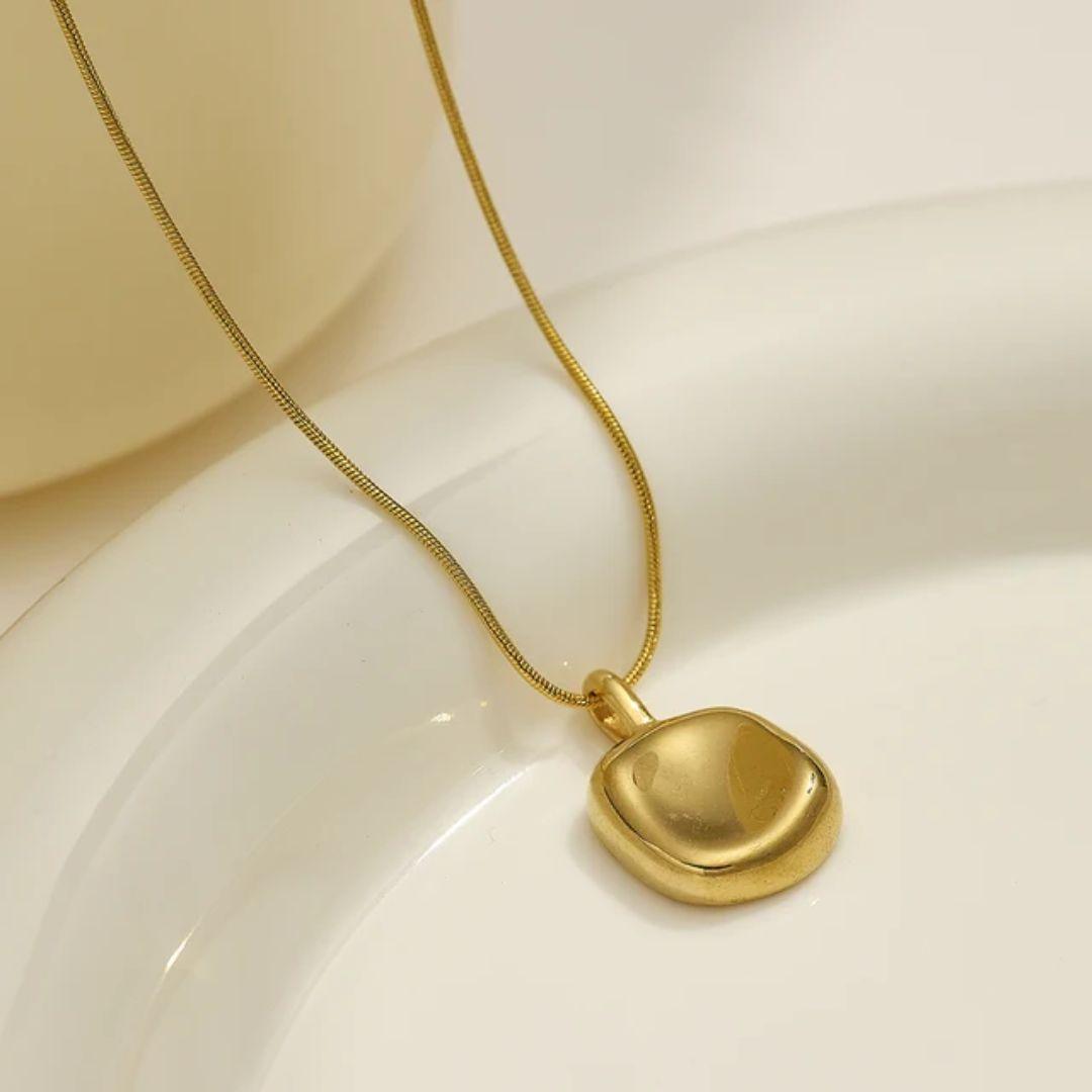 Glossy Chain Necklace