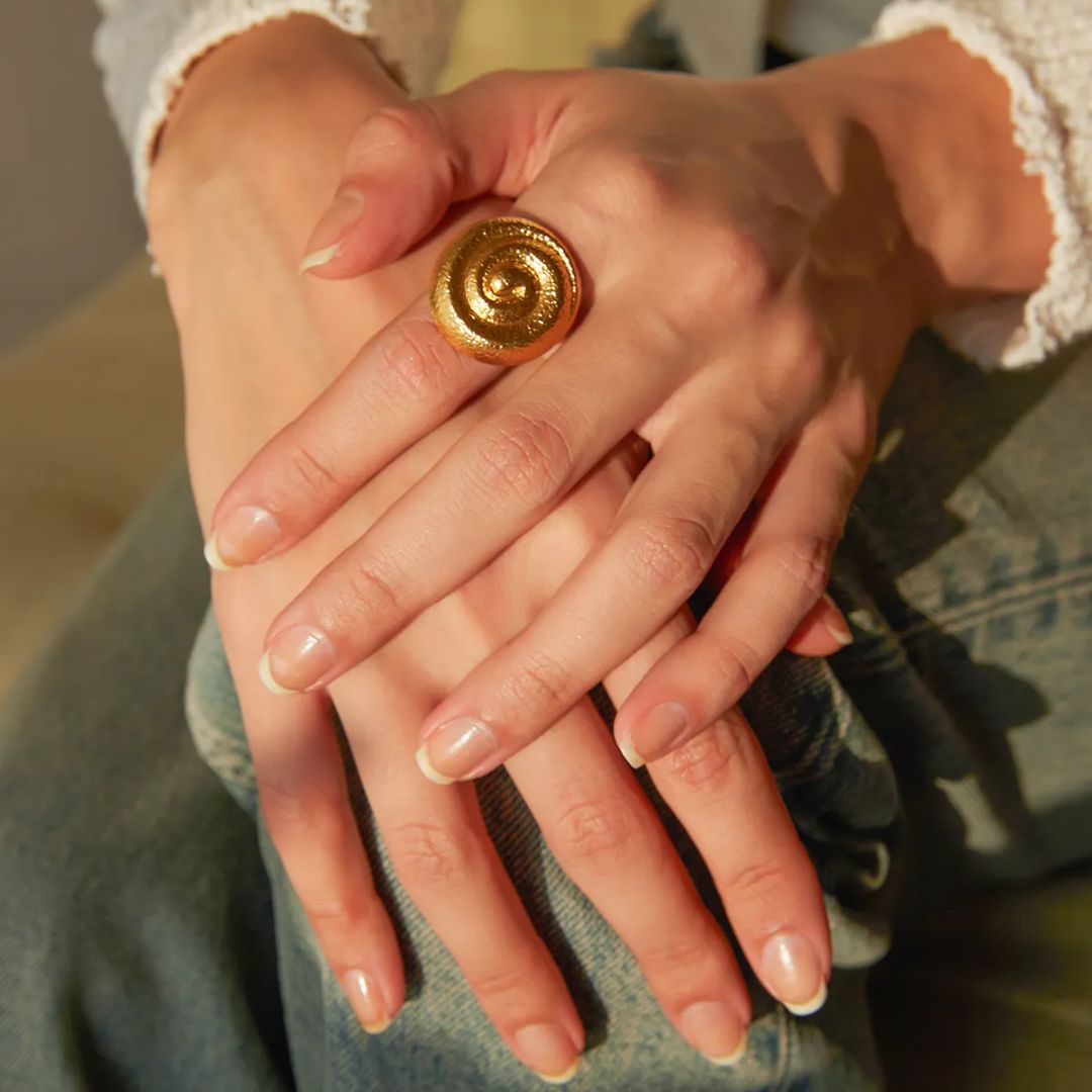 As Pretty Golden Ring