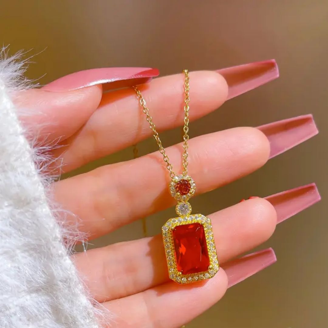 Lustre of Quinn Necklace