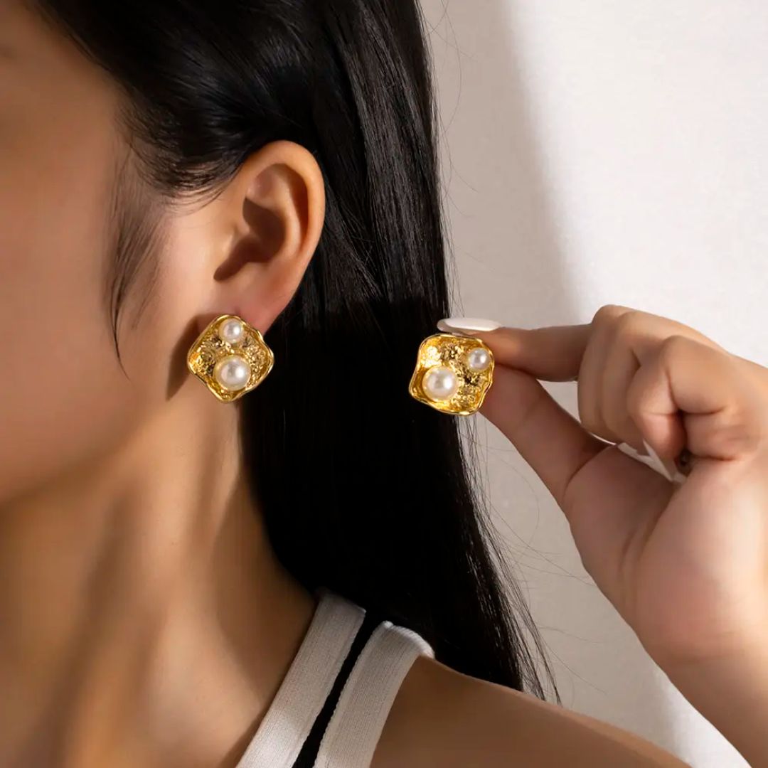 Arana Pearls Earring