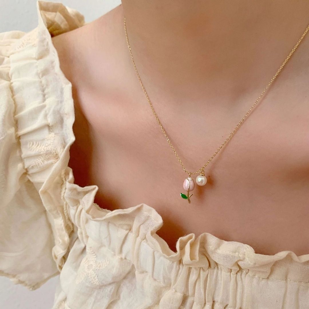 Tulip Pearl Pendant Necklace