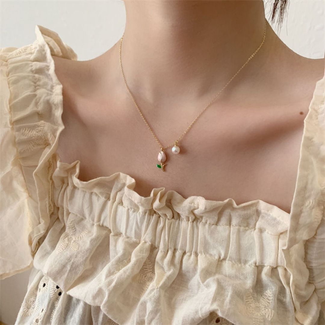 Tulip Pearl Pendant Necklace