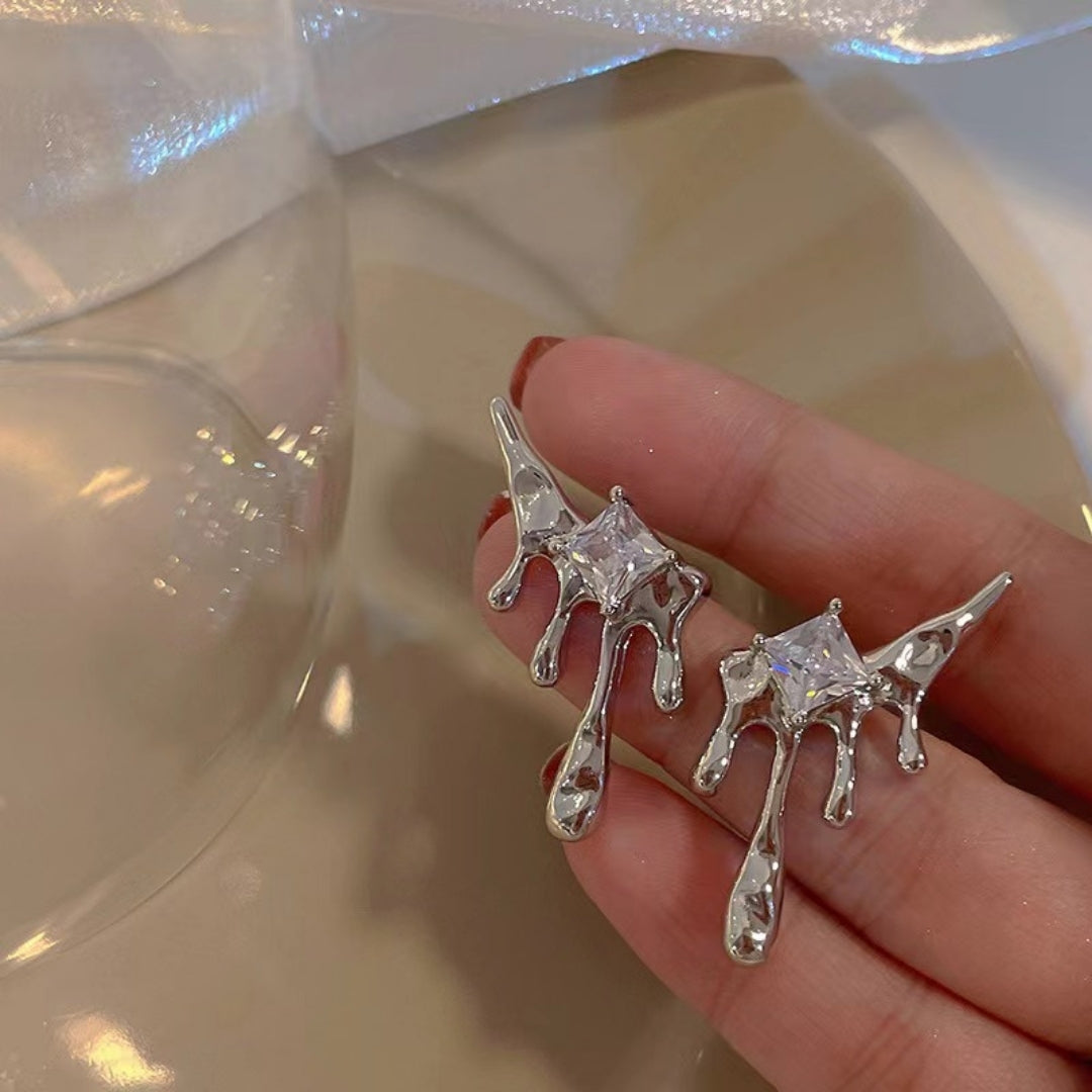 Molten Pearl Studs Earring