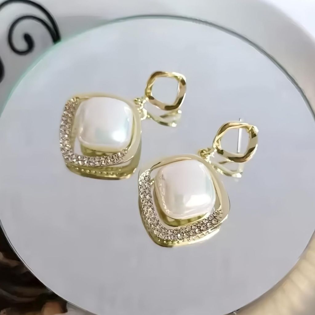 Ivory Glimmery Earrings
