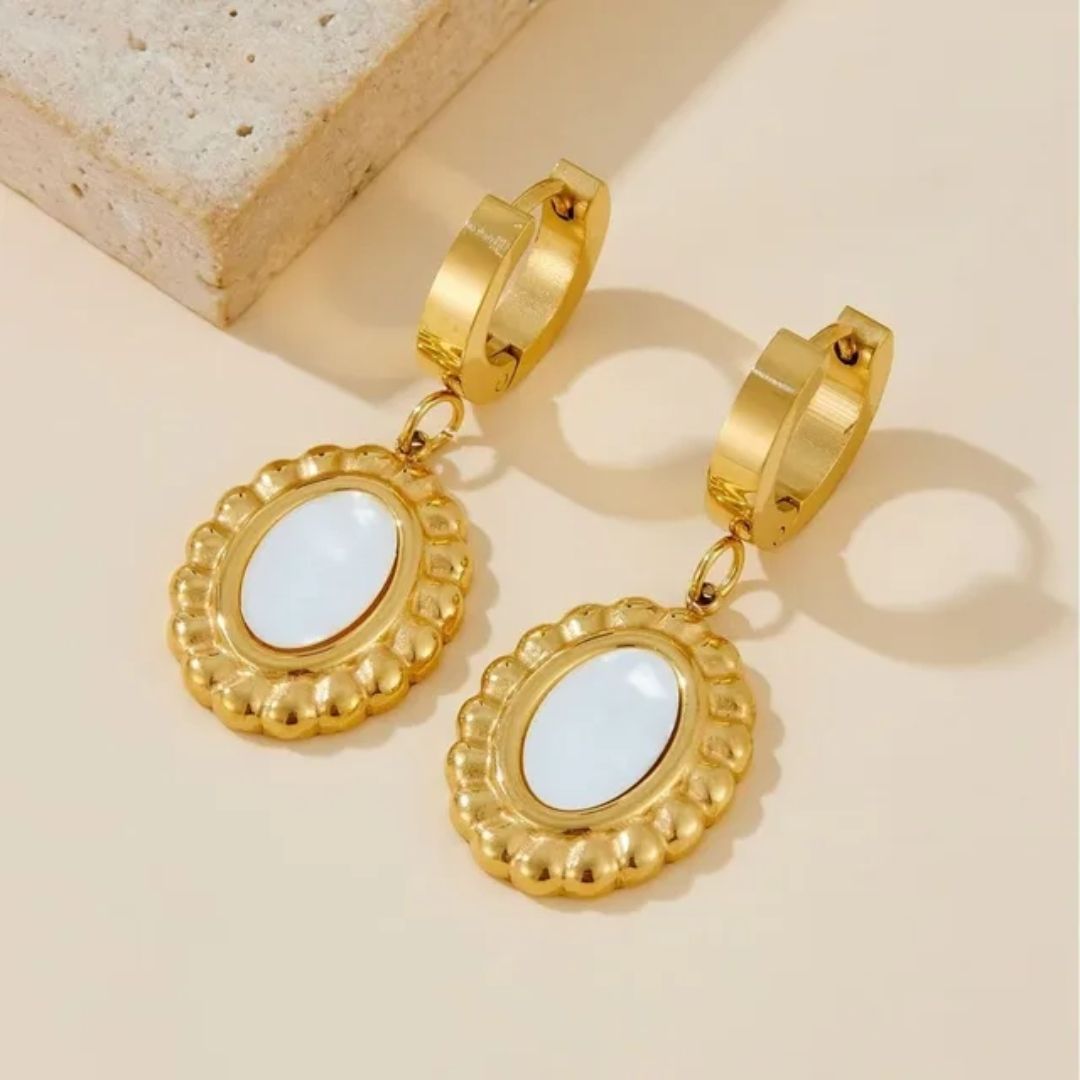 Golden Oval Serenity Neckpiece Set