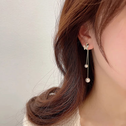 A pearl of butterfly chain earrings