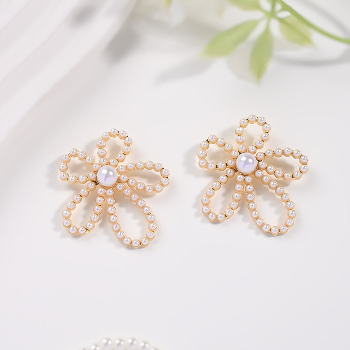 A Pearl Of Flower Earrings