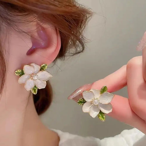 A Pearl Of Flower Earrings