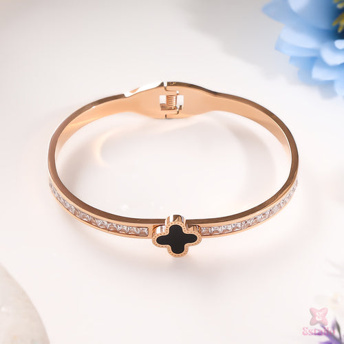 Onyx Gleam Bracelet