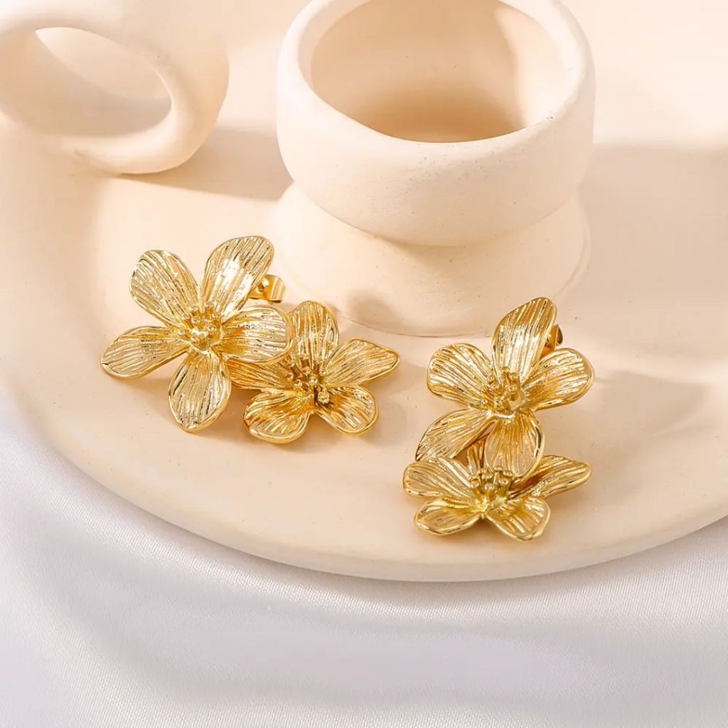 Daisy Glow Dangles Earrings