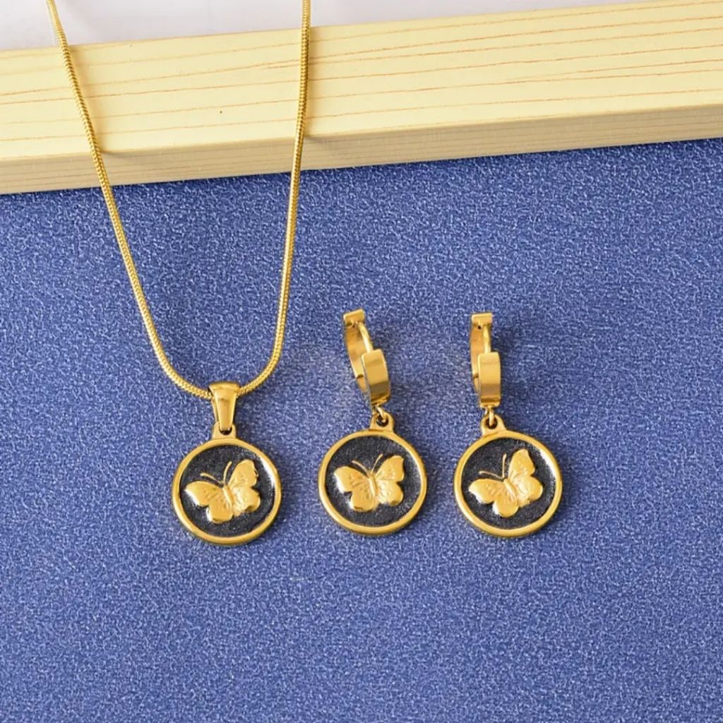 Blushfly Dreams Necklace