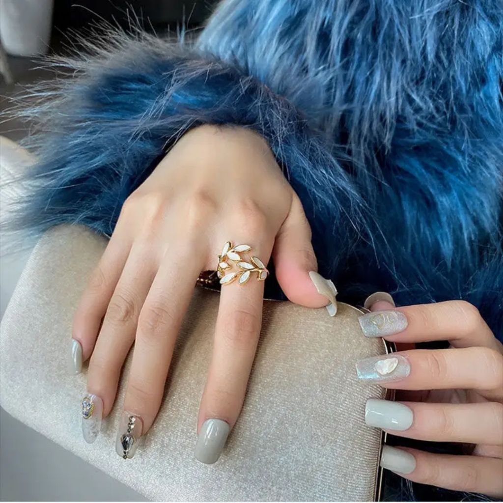 Delicate Leaf Ring