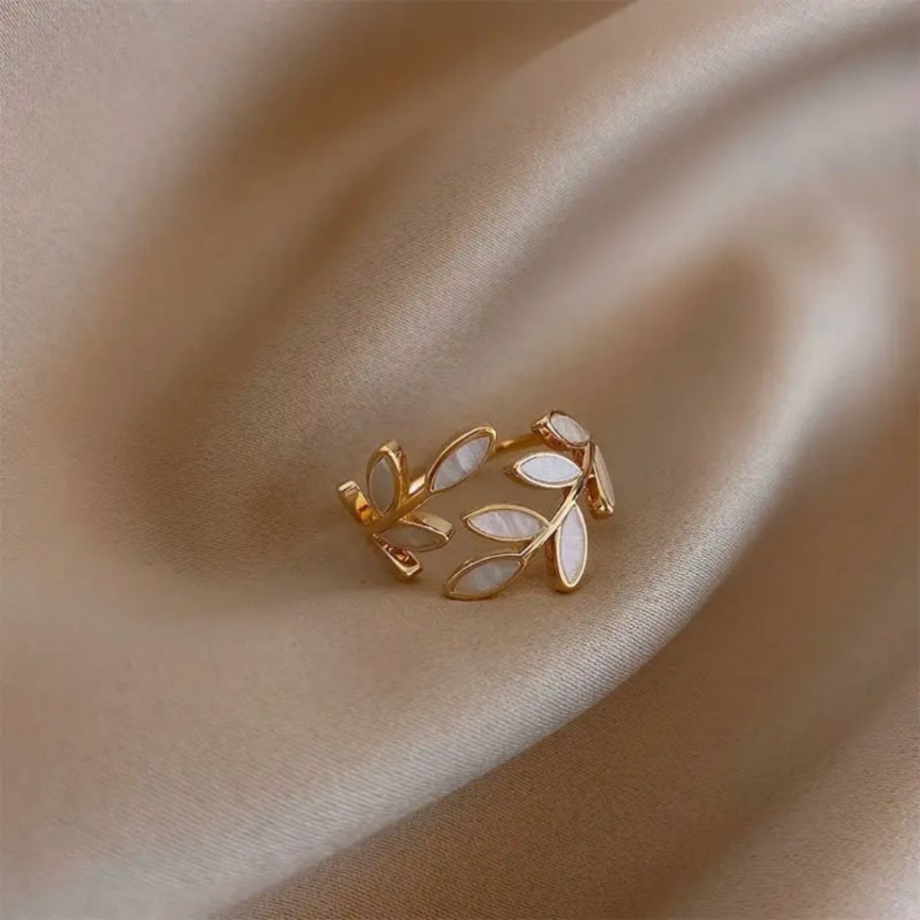 Delicate Leaf Ring