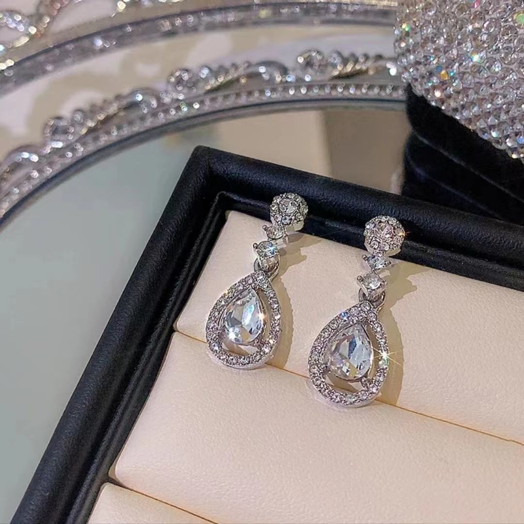 Stilla Drop Earrings