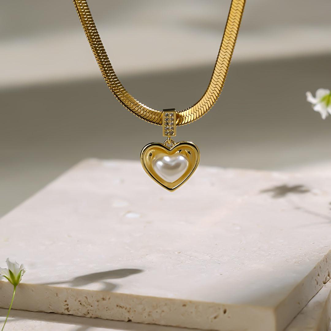 Blind Date Heart Neckpiece