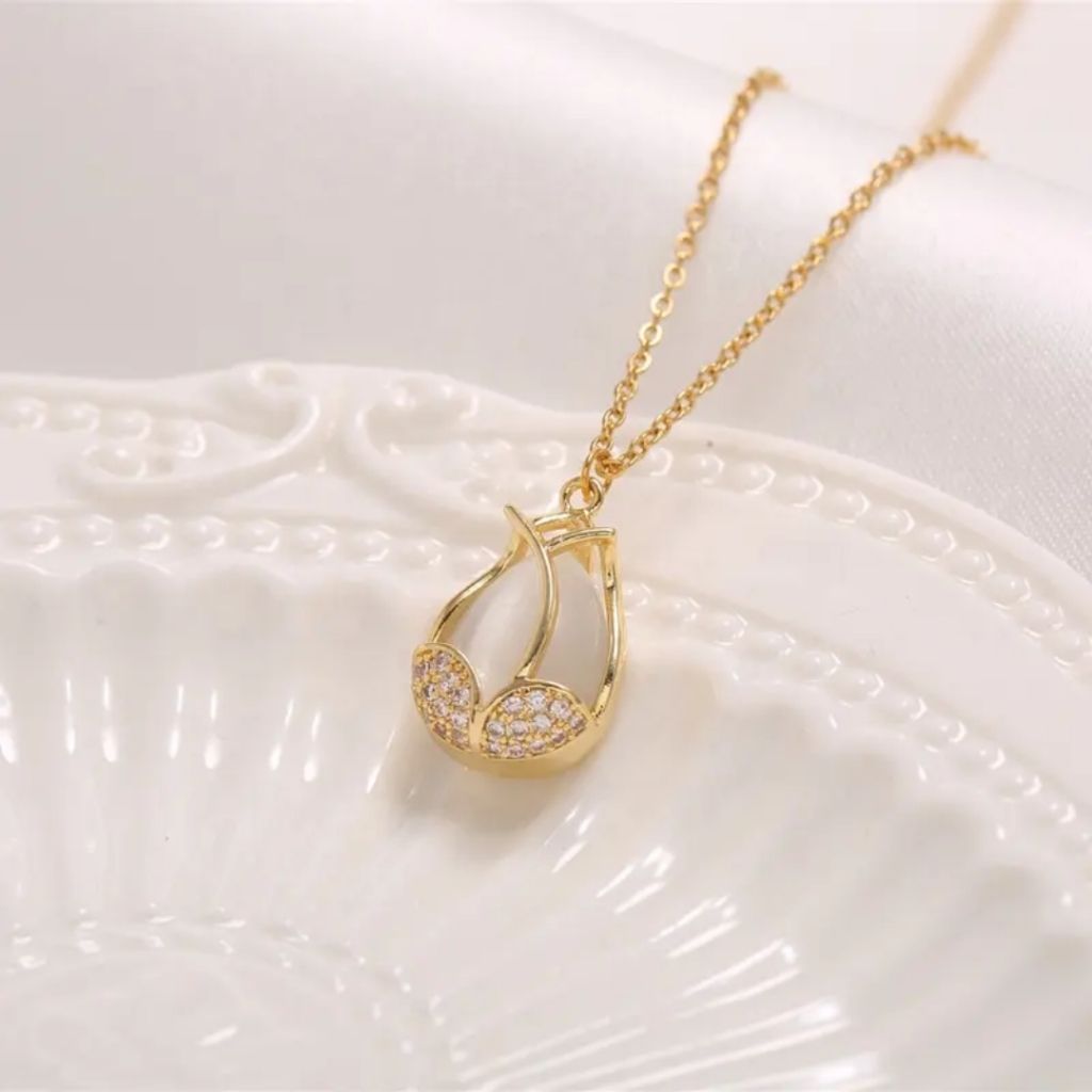 Dainty Tulip Necklace