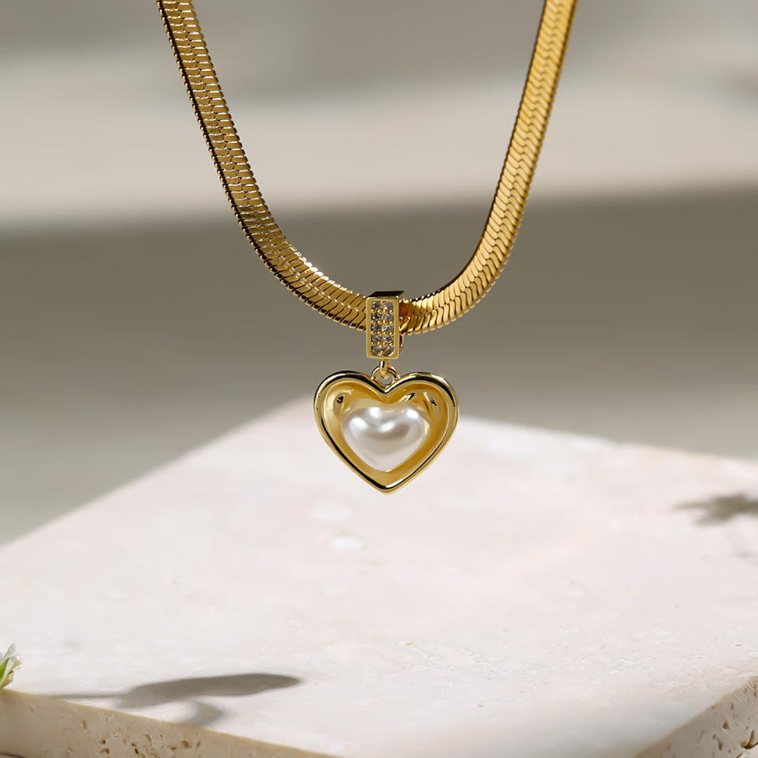 Blind Date Heart Neckpiece