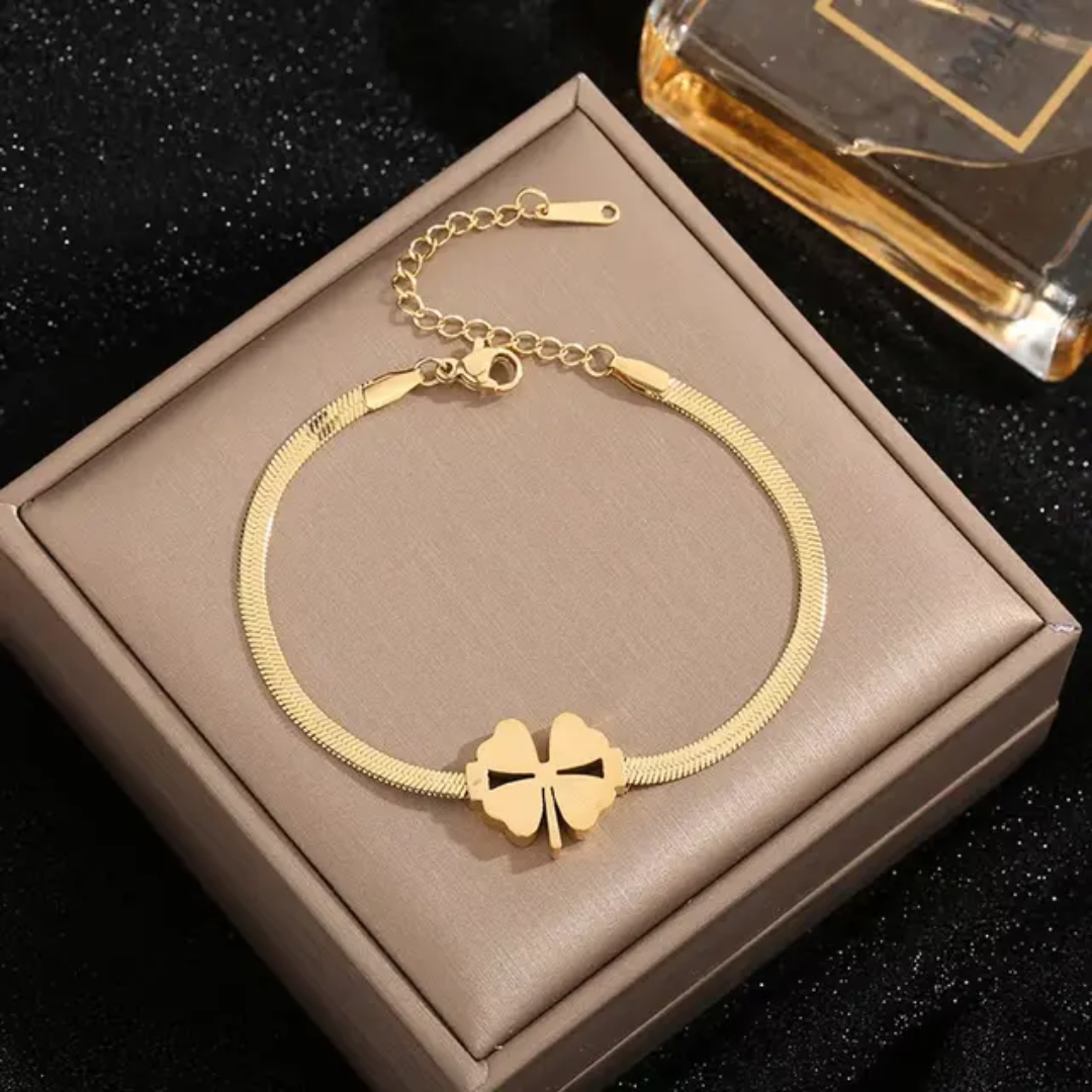 Serpentine Clover Bracelet