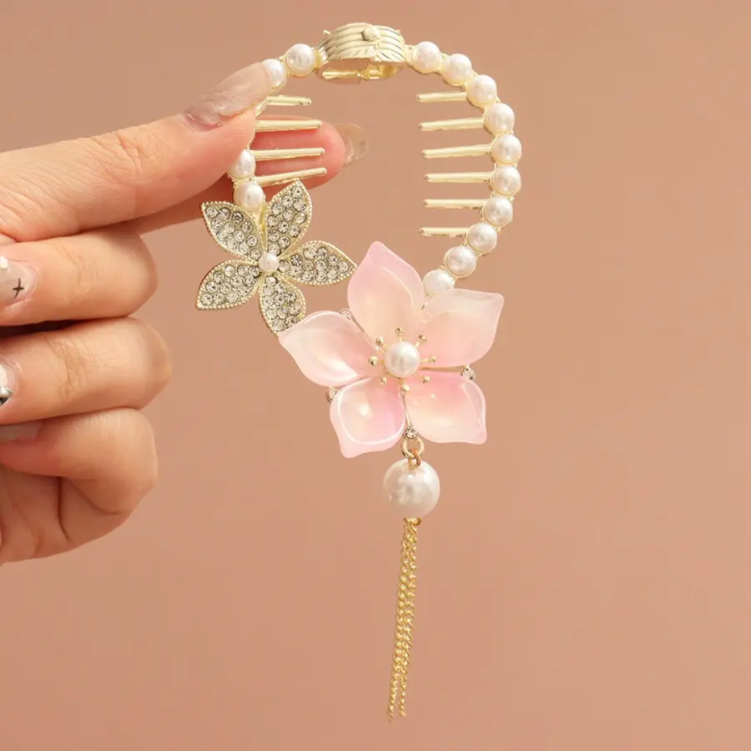 Gardenia Pearl Hair Claw