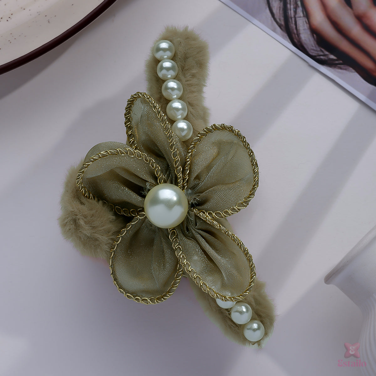 Petal Pinch Hair Claw