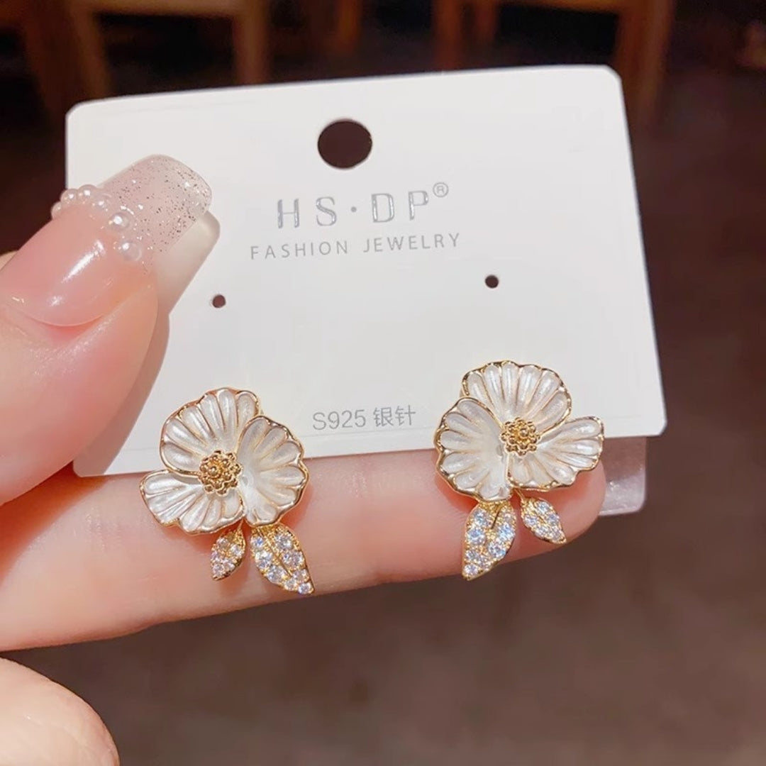 Flora Glimmer Studs Earrings