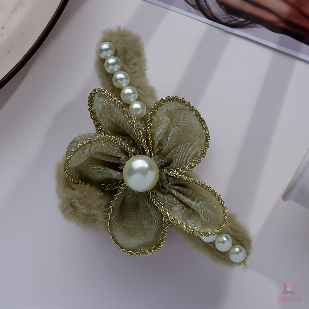 Petal Pinch Hair Claw