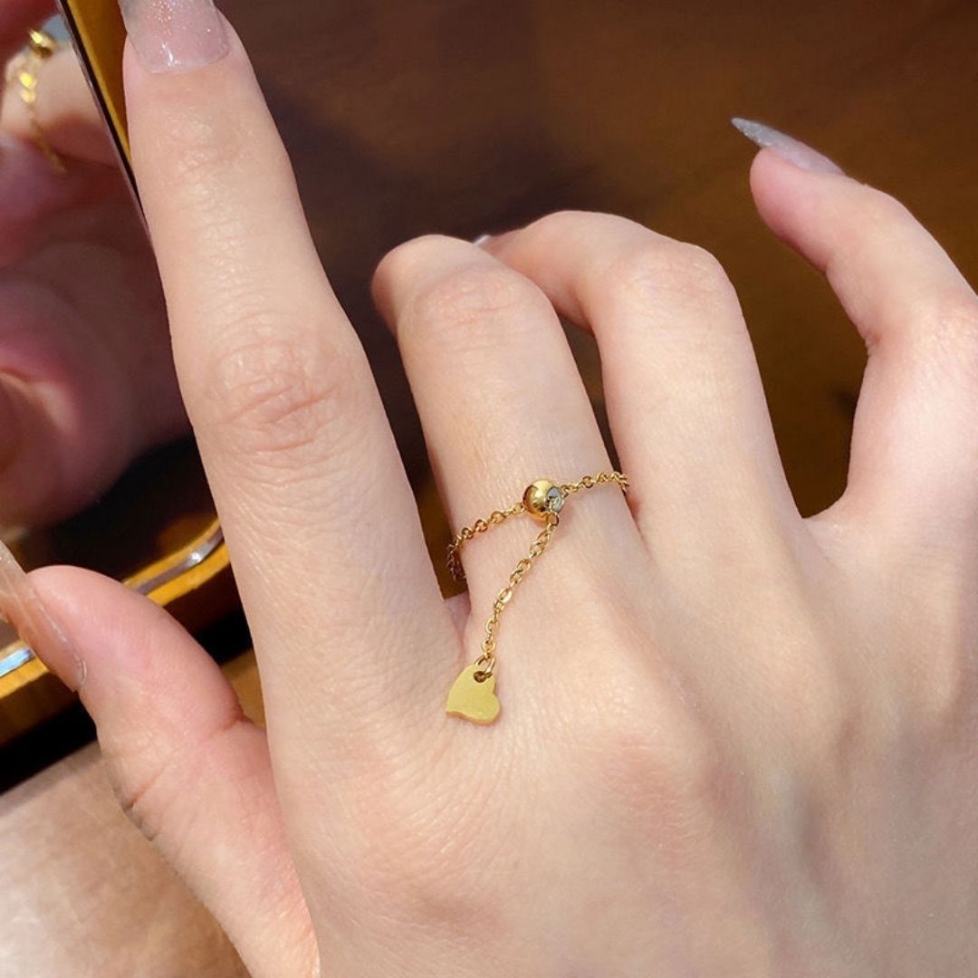 Emerald Chain Ring