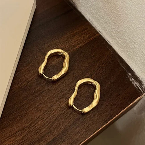 Chic Twirl Glimmer Earrings