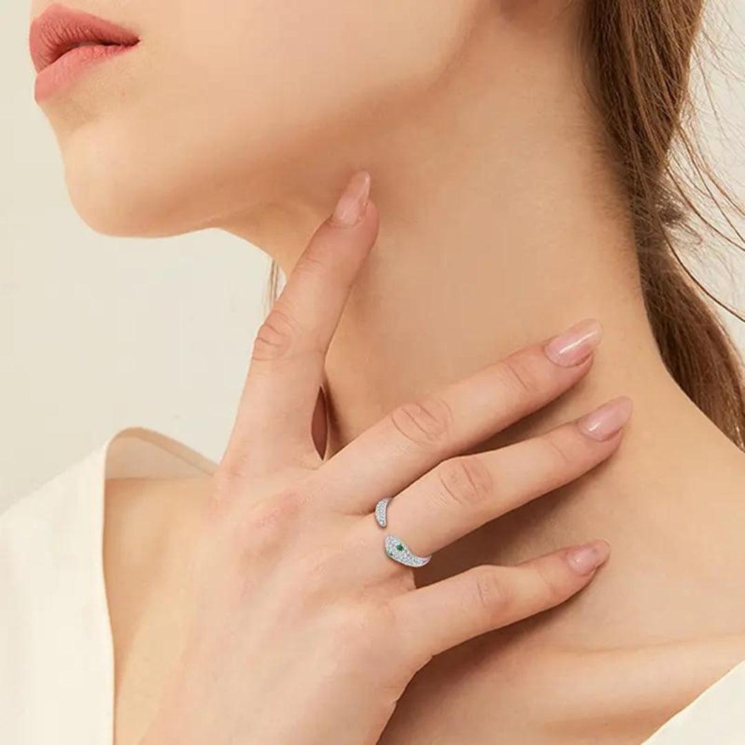Dainty Chic Snake Ring