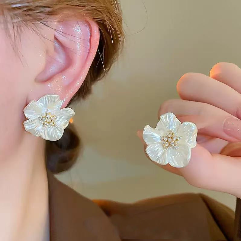 Camellia Dream Studs Earrings
