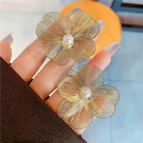 A Pearl Of Flower Earrings