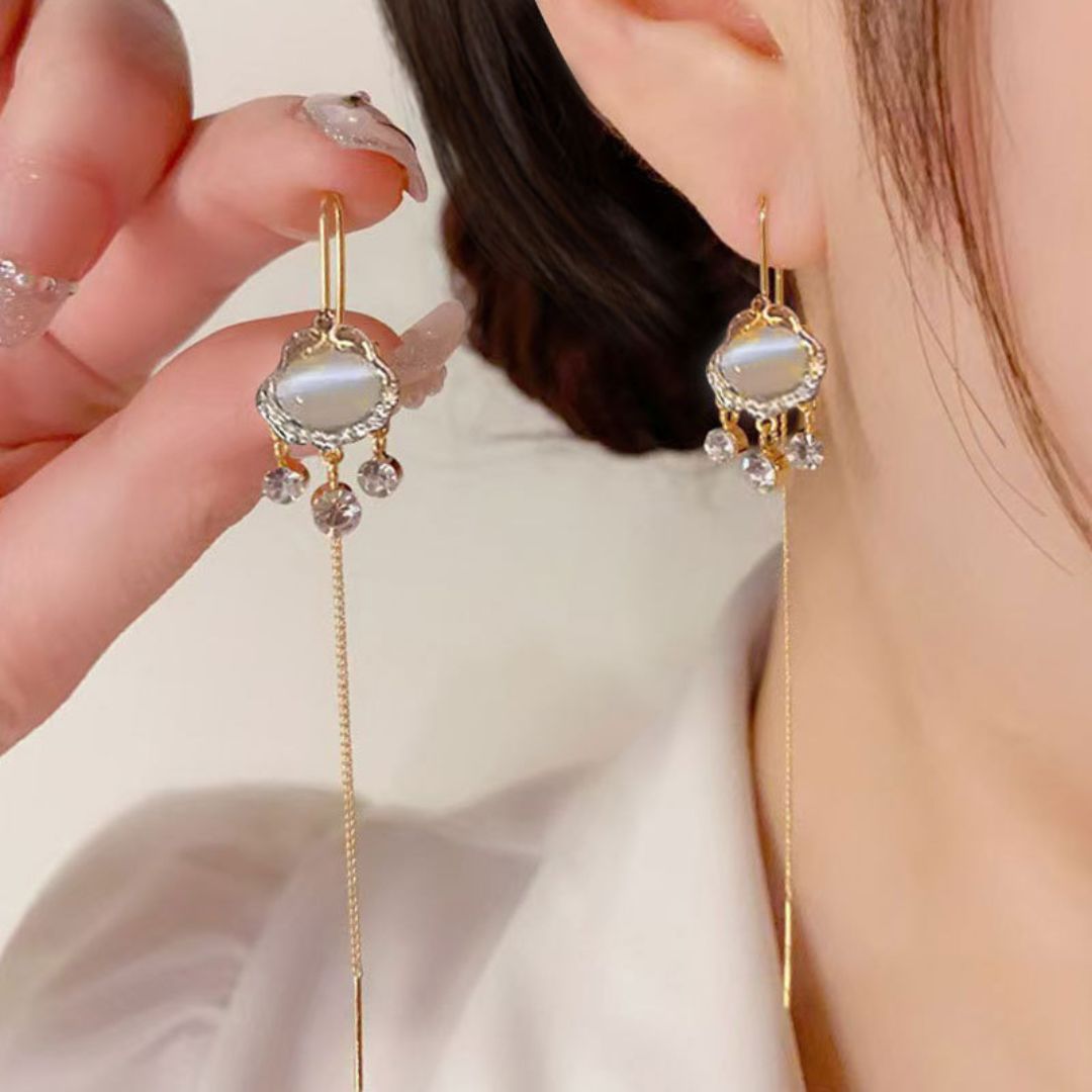 Glimmering Feline Eye Dangles Earrings