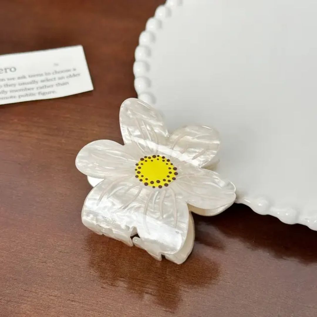 Daisy Glow Claw